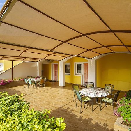 Apartmani Justic Njivice Buitenkant foto