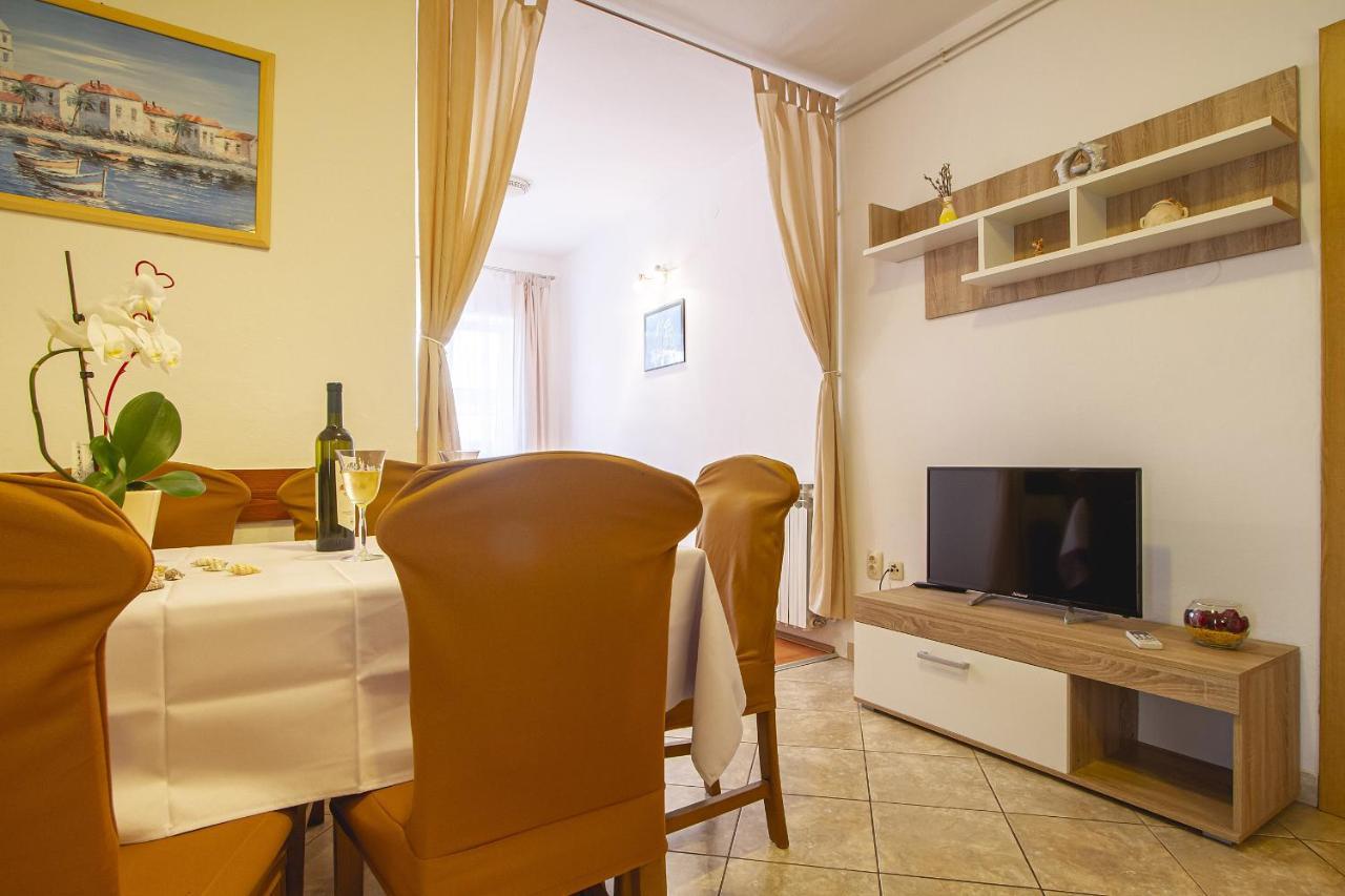 Apartmani Justic Njivice Buitenkant foto