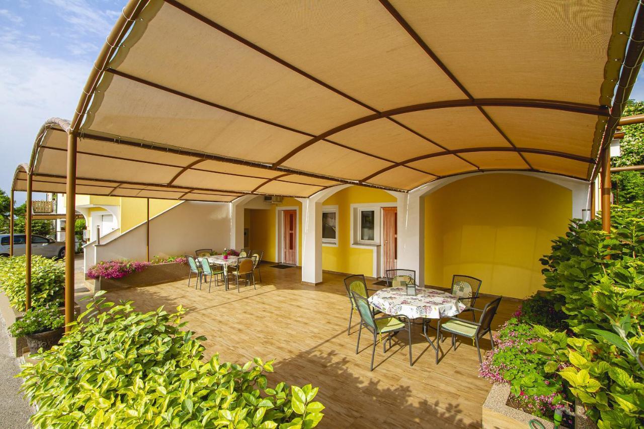 Apartmani Justic Njivice Buitenkant foto