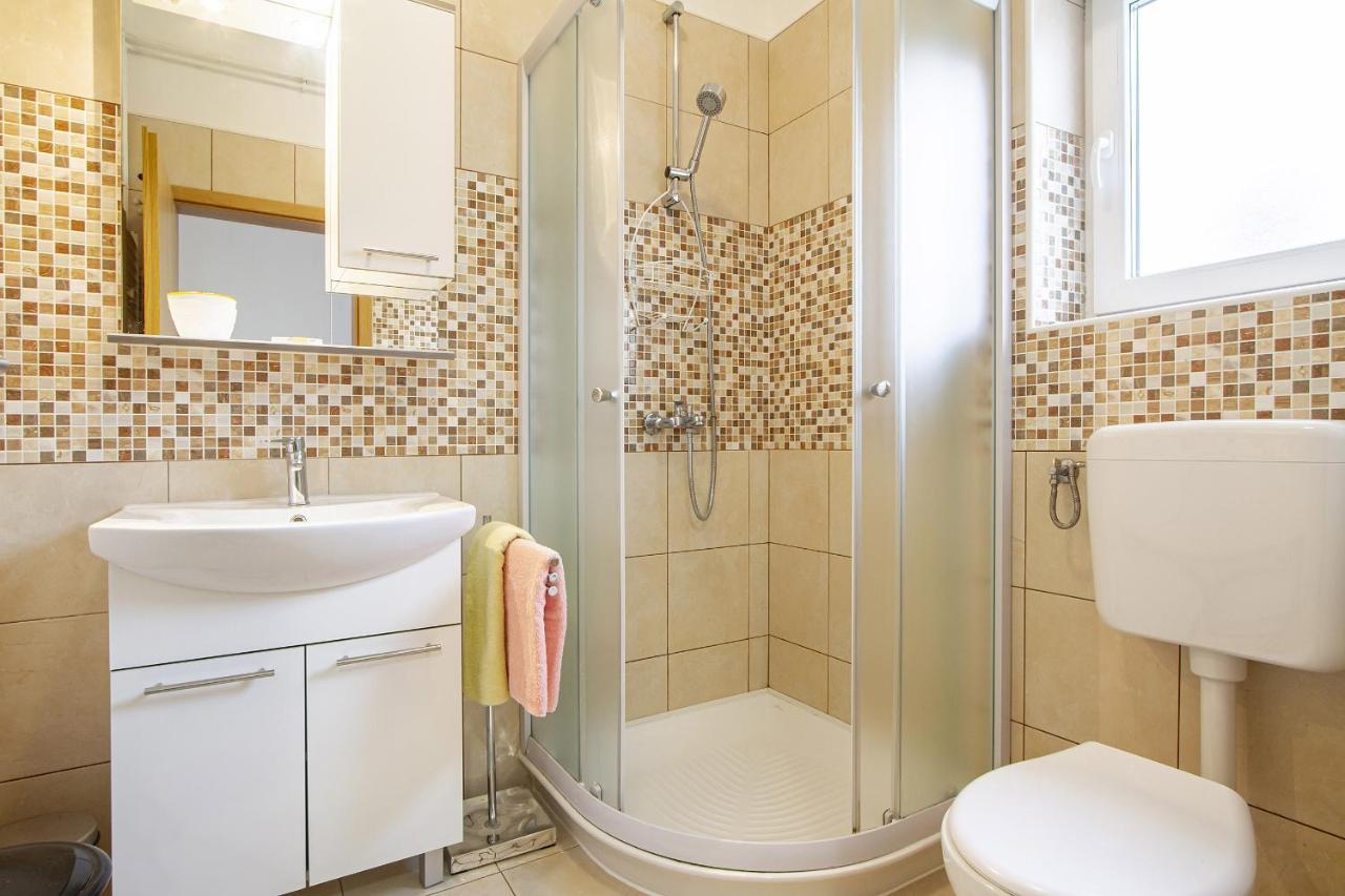 Apartmani Justic Njivice Buitenkant foto