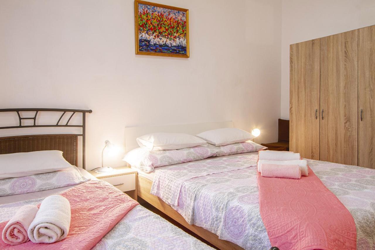 Apartmani Justic Njivice Buitenkant foto