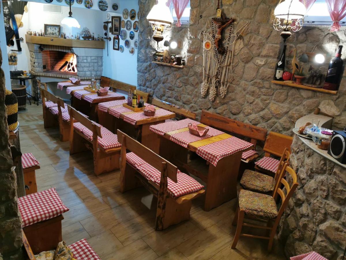 Apartmani Justic Njivice Buitenkant foto