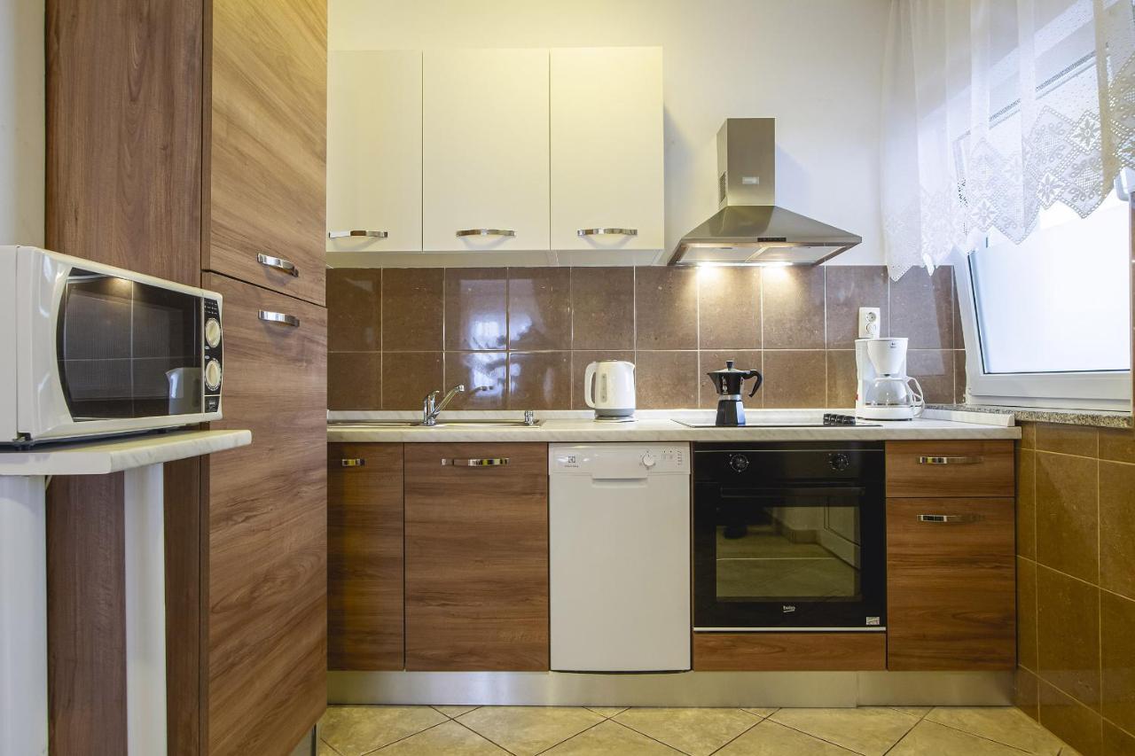 Apartmani Justic Njivice Buitenkant foto
