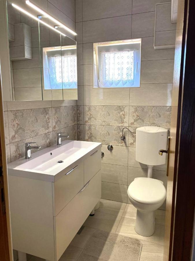 Apartmani Justic Njivice Buitenkant foto
