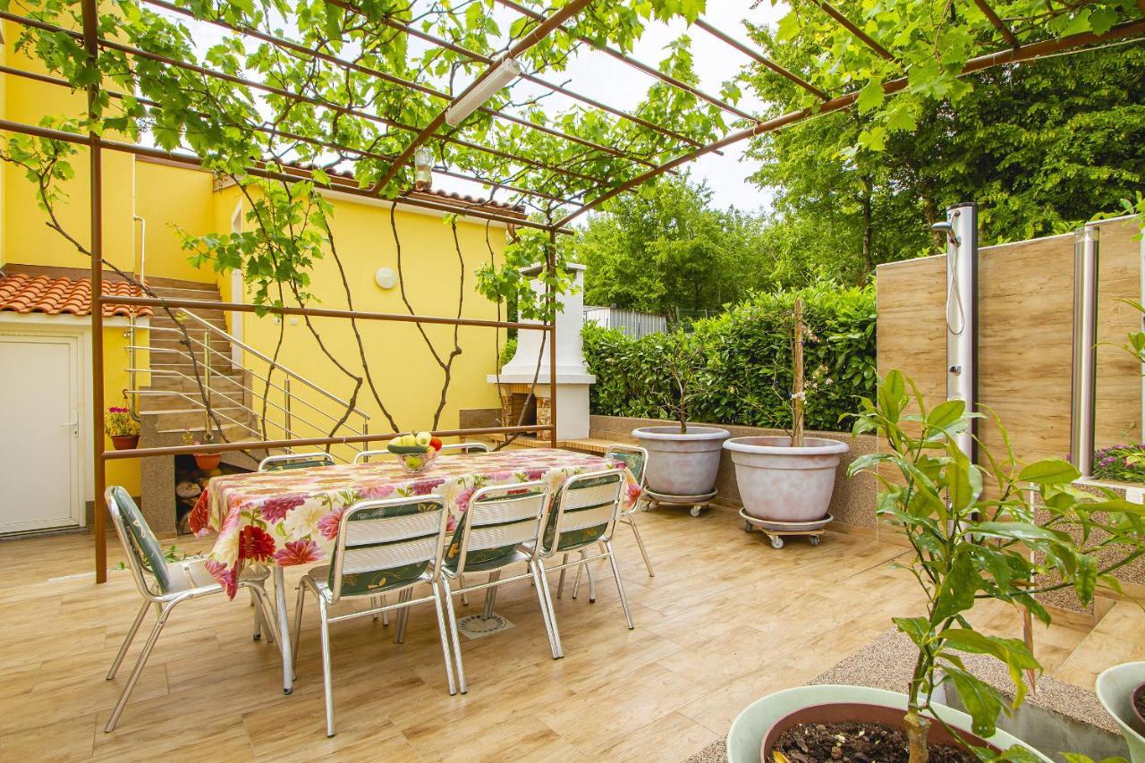 Apartmani Justic Njivice Buitenkant foto