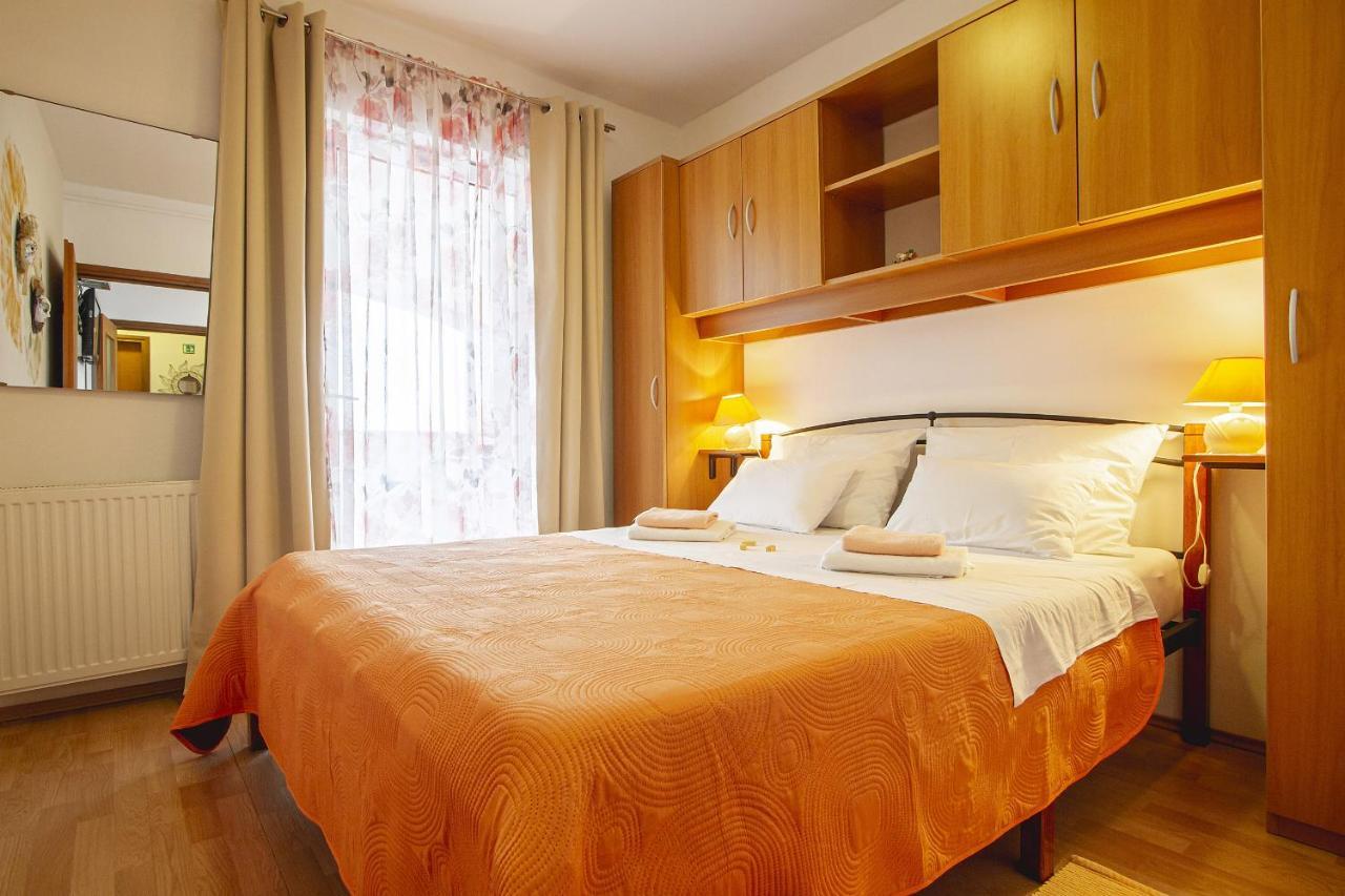 Apartmani Justic Njivice Buitenkant foto