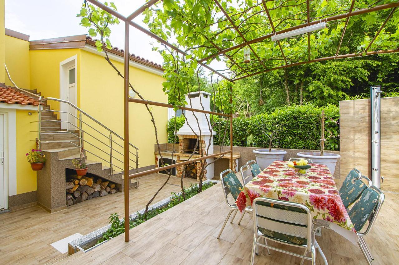 Apartmani Justic Njivice Buitenkant foto